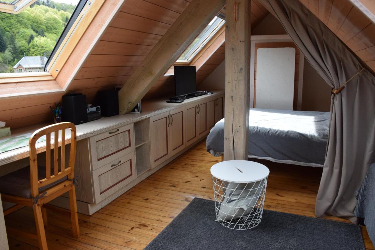 Petit Duplex De Charme Sous Les Toits Du Mont-Dore Exterior photo