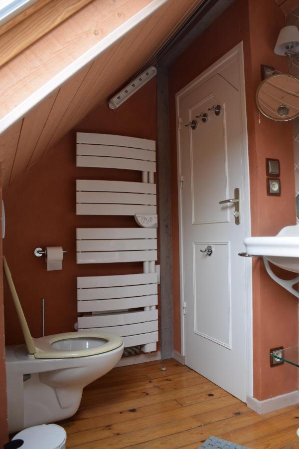 Petit Duplex De Charme Sous Les Toits Du Mont-Dore Exterior photo