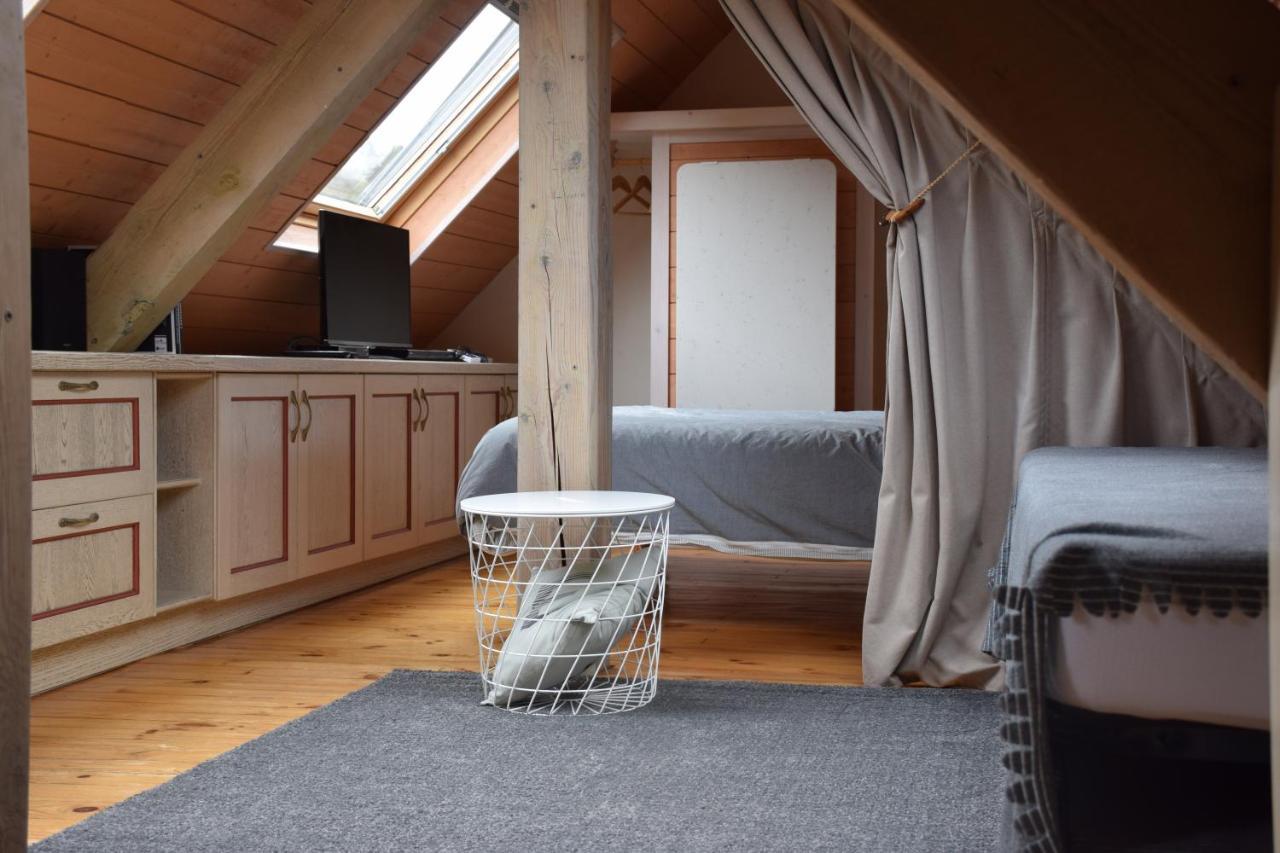 Petit Duplex De Charme Sous Les Toits Du Mont-Dore Exterior photo